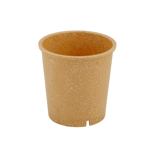 The sustainable brown reusable cup 'Häppy Cup' has a capacity of 400 ml and a diameter of 95 mm. It is made of biobased plastic without melamine and is BPA-free. Additionally, it can be combined with matching transparent or gray lids.